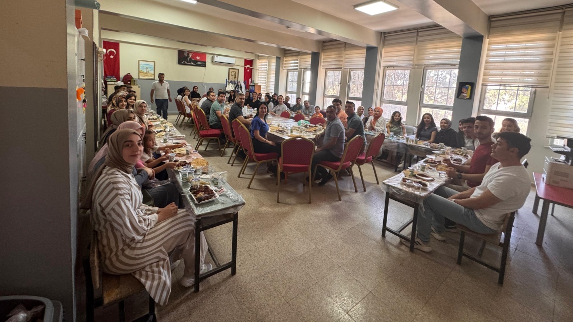 OKULUMUZDA ÖĞLE YEMEĞİ