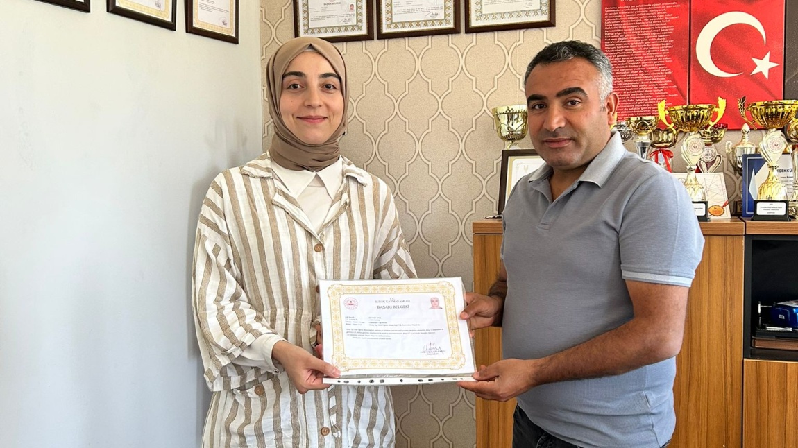 ÖĞRETMENLERİMİZ BAŞARI BELGESİ ALMAYA HAK KAZANDI